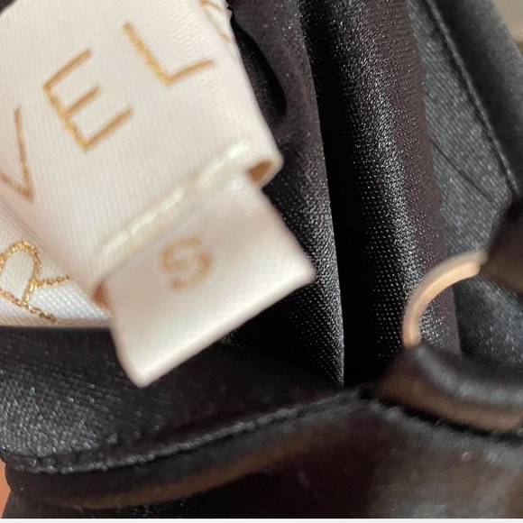 Elegant Black Women's Dress - Picture 4 of 4